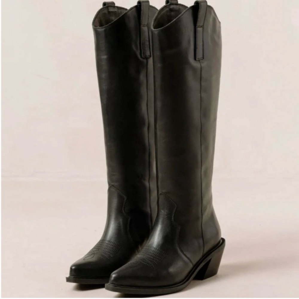 ALOHAS Mount Black Cowboy Boots
SIZE: 40